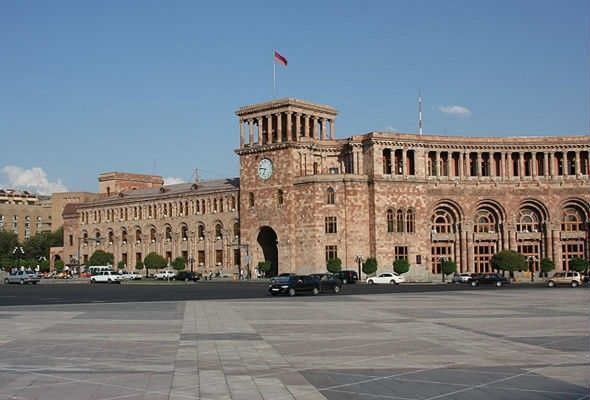 Ermənistanda  bütün ölkə qaranlığa qərq oldu 